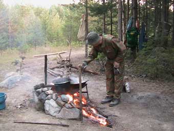 Kokkausta leirissä